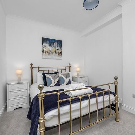 2 Bedroom Flat - With King Sized Beds, Netflix And Sky - Perfect For Contractors, Vacation Guests Or Those Relocating Brighton Екстериор снимка