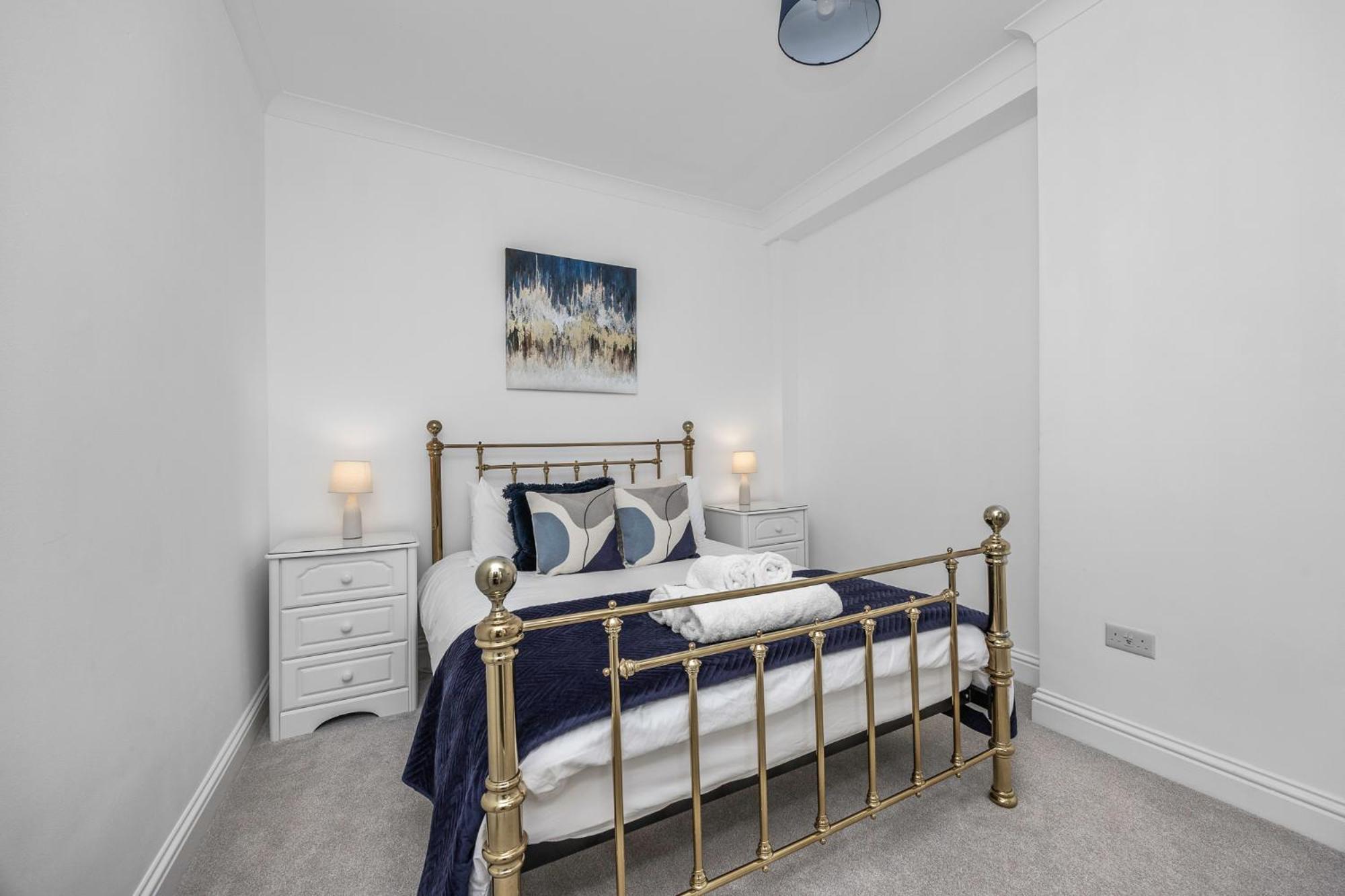 2 Bedroom Flat - With King Sized Beds, Netflix And Sky - Perfect For Contractors, Vacation Guests Or Those Relocating Brighton Екстериор снимка