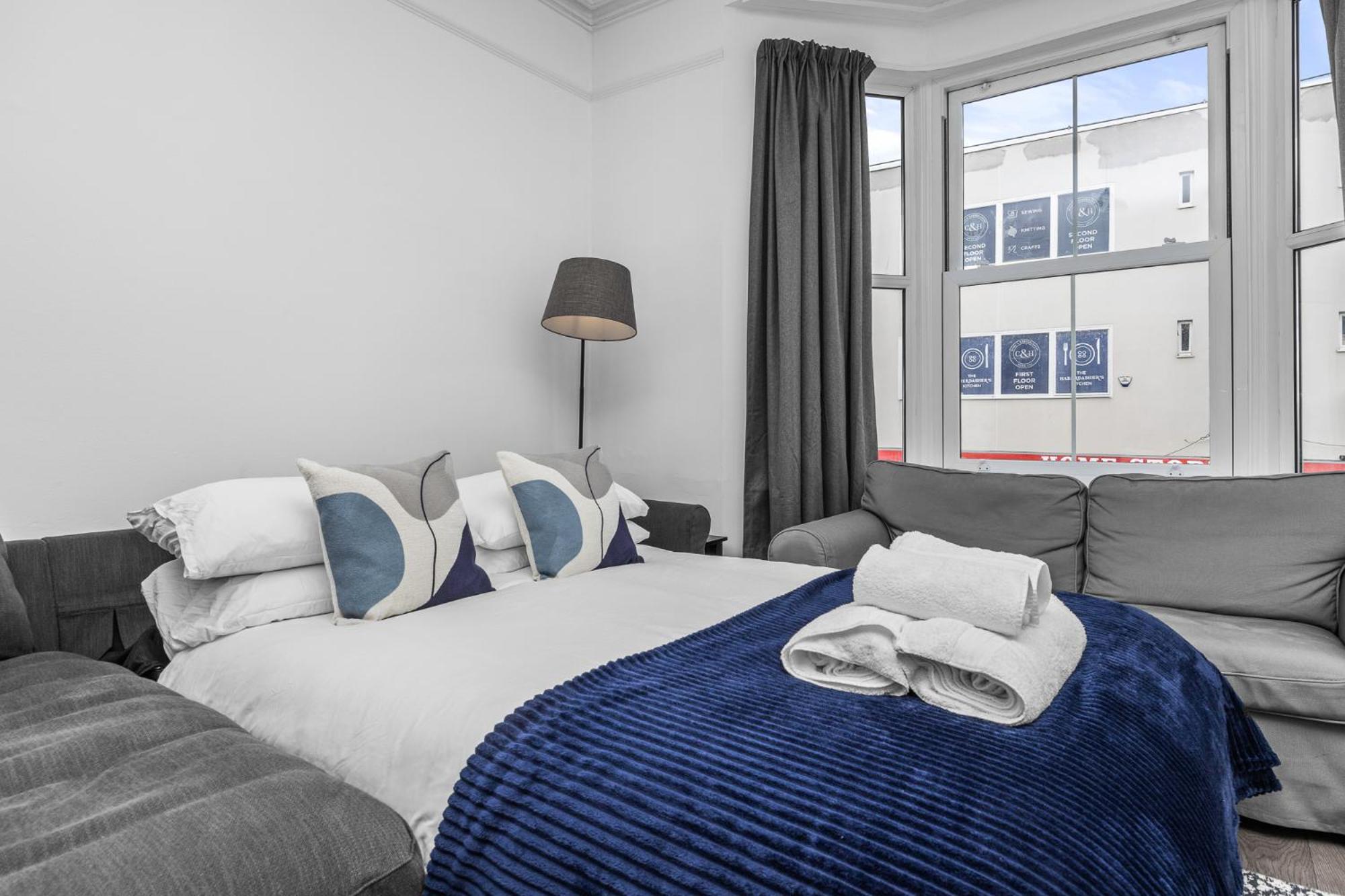 2 Bedroom Flat - With King Sized Beds, Netflix And Sky - Perfect For Contractors, Vacation Guests Or Those Relocating Brighton Екстериор снимка