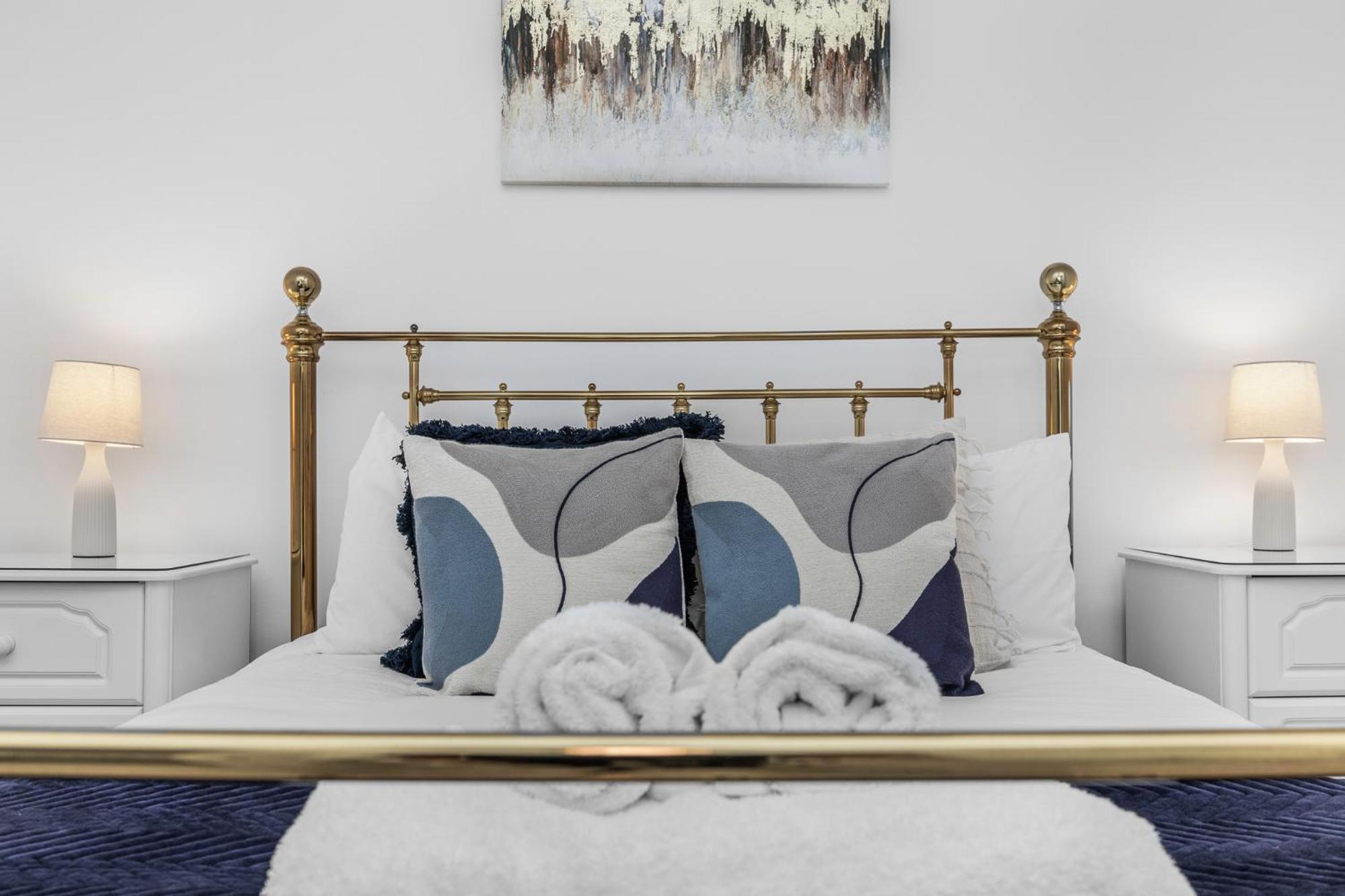 2 Bedroom Flat - With King Sized Beds, Netflix And Sky - Perfect For Contractors, Vacation Guests Or Those Relocating Brighton Екстериор снимка
