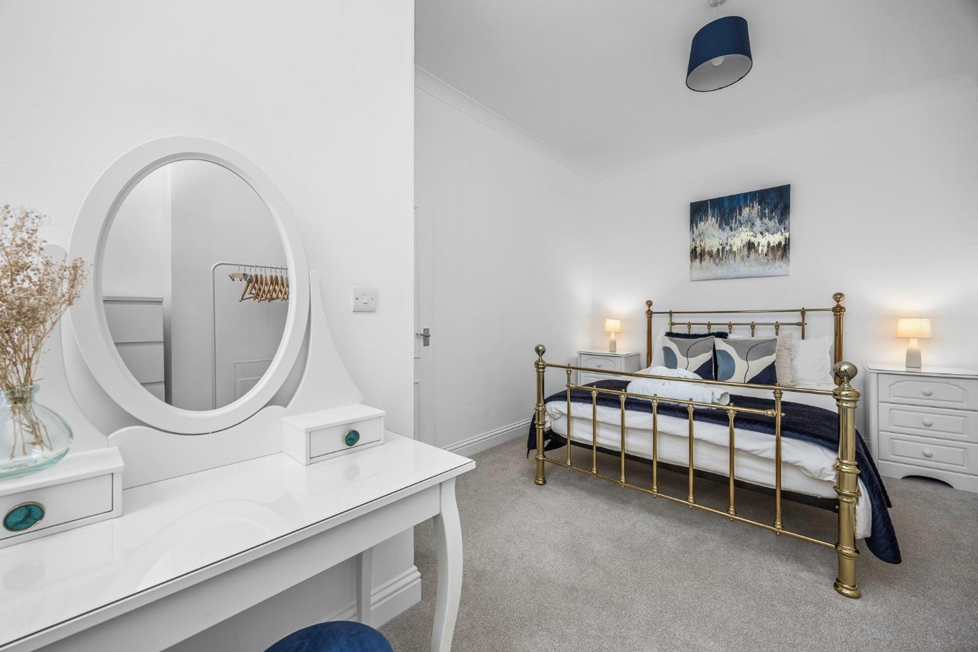 2 Bedroom Flat - With King Sized Beds, Netflix And Sky - Perfect For Contractors, Vacation Guests Or Those Relocating Brighton Екстериор снимка