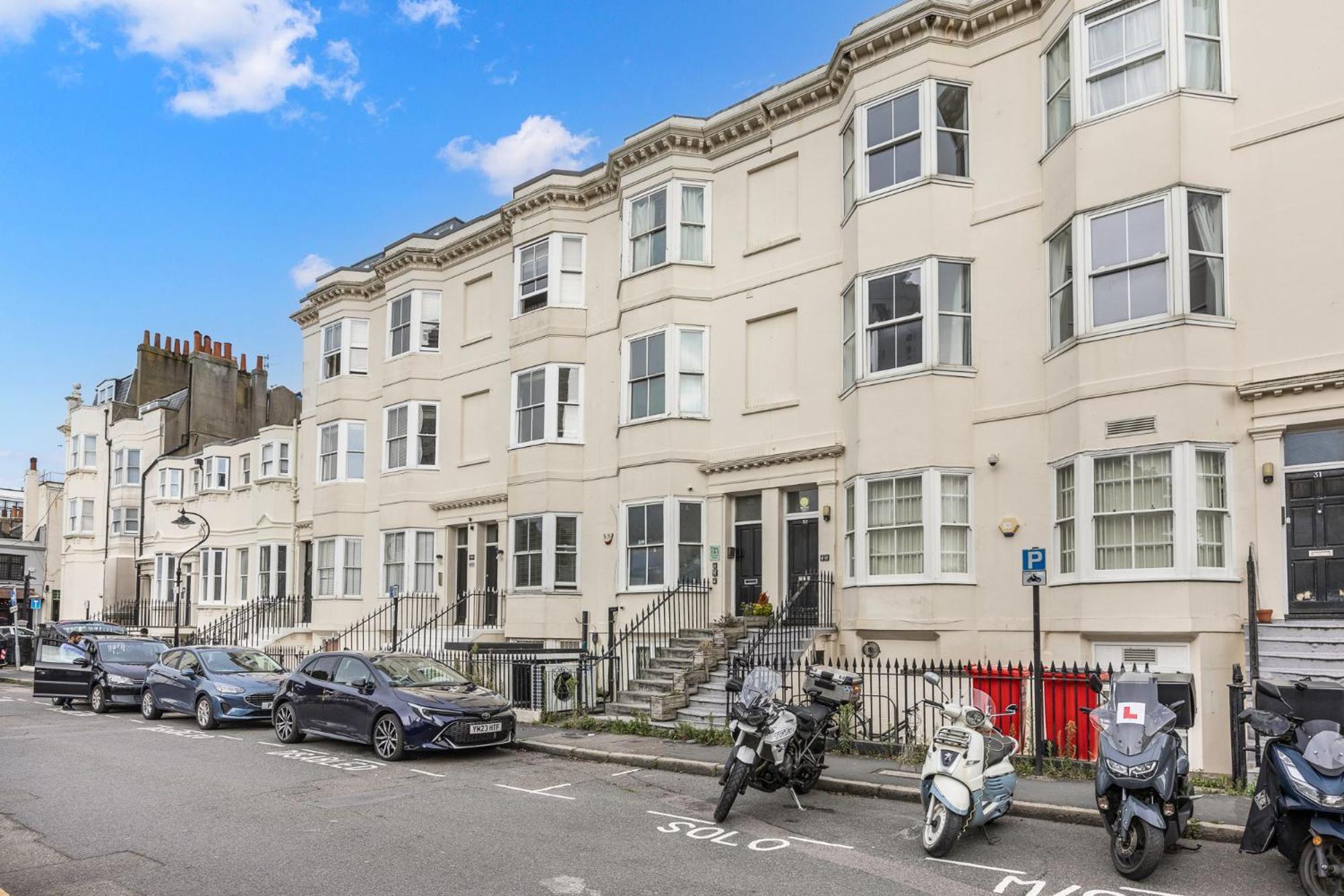 2 Bedroom Flat - With King Sized Beds, Netflix And Sky - Perfect For Contractors, Vacation Guests Or Those Relocating Brighton Екстериор снимка