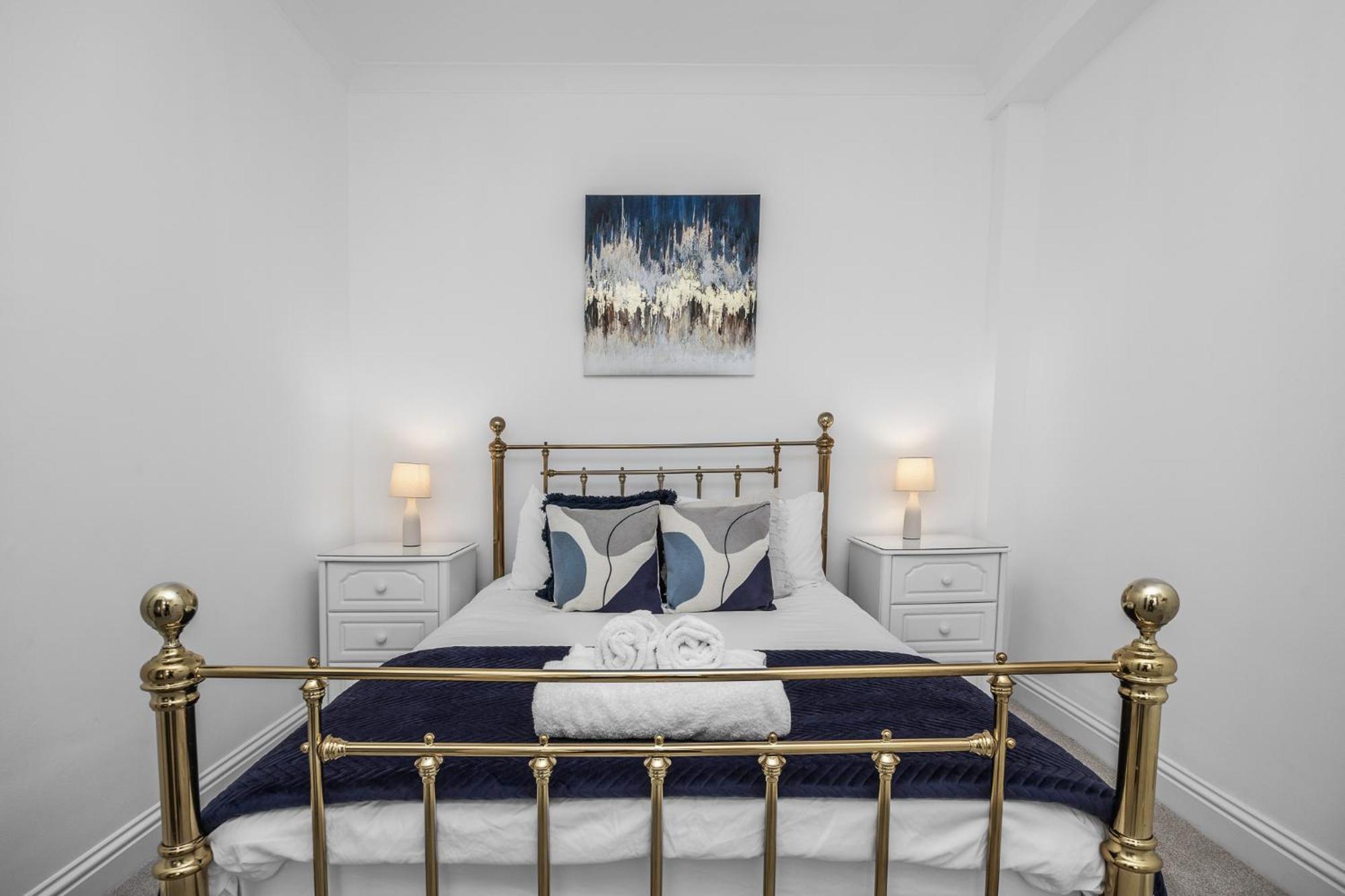 2 Bedroom Flat - With King Sized Beds, Netflix And Sky - Perfect For Contractors, Vacation Guests Or Those Relocating Brighton Екстериор снимка
