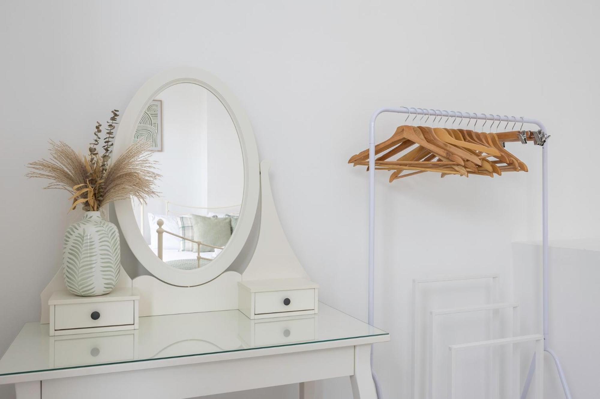 2 Bedroom Flat - With King Sized Beds, Netflix And Sky - Perfect For Contractors, Vacation Guests Or Those Relocating Brighton Екстериор снимка